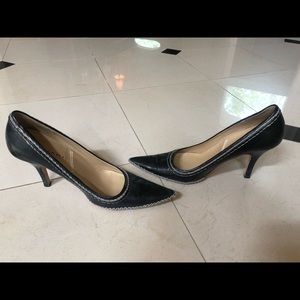 Tahari Shoes